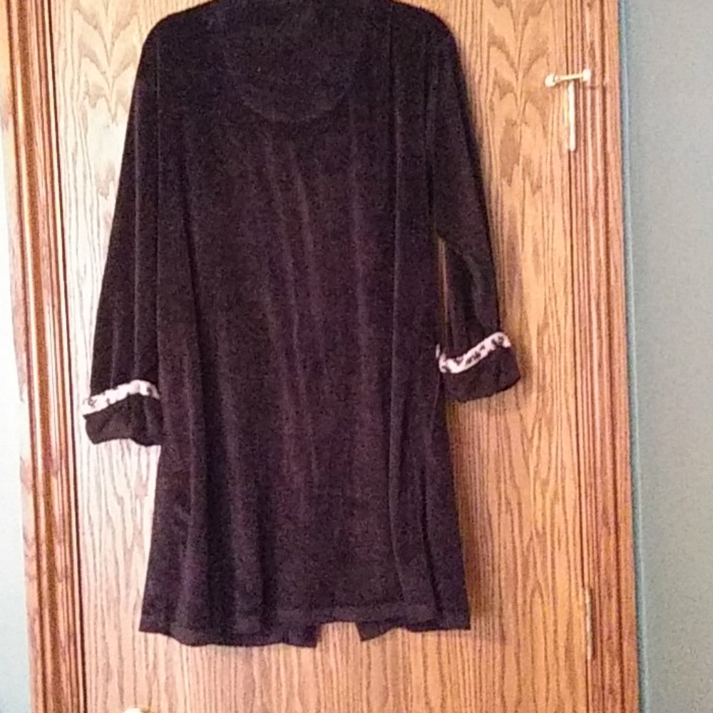 Women's Stan Herman Button Robe - Picture 2 of 5